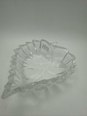 Marquis by Waterford Crystal leaf-shaped trinket or candy dish Germany 6.5x5.5”